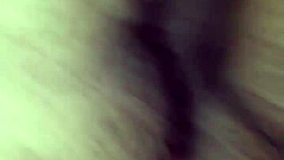 Chamei um cara pra foder minha mulher e ele gozando dentro dela! Não tive oque fazer e chupei ela?