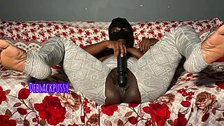 Amateur slut uses vibrator for homemade squirting session with easy intense release