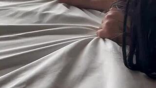 Desci pra pegar um ifood e meu vizinho que tamb�m havia descido me chamou pra fuder - free