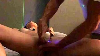 Fat bodybuilder gets orgasmic fingering massage