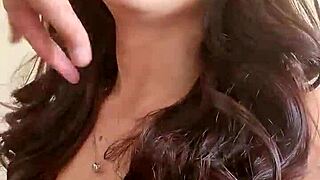 Eu me maquiando e arrumando o cabelo com tes�o quero um safado para me comer e gozar dentro do meu cu!