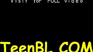 Amatörbrud hypnotiseras av killens kuk med hård sugning och ansiktsnäring