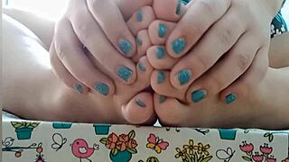 I love feet fetish with my fat latina bbw body and big pussy teasing softly.