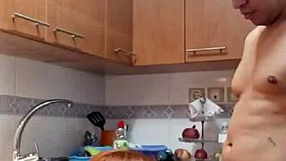 desayunando la vagina de mi suegra en la cocina con un toque de diversión matutina