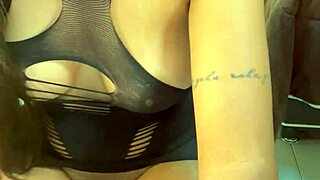 LINDA DEMAIS OIE EATING PUSSY AND LICKING CLIT IN MASTURBATION