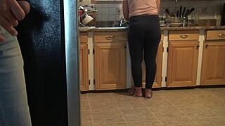 Türk Üvey Anne Mastürbasyonu Yakalayıp Büyük Götüne El İşareti Çektiriyor