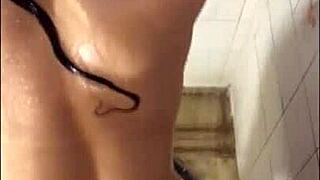 Comi a gostosa da minha namorada no banho with monster cock. Interracial licking and assfucking blend in amateur style.