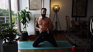 BLONDE Amateur MILF's HIP MOVEMENTS IMPROVE MISSIONARY FUCKING in BED Quickie