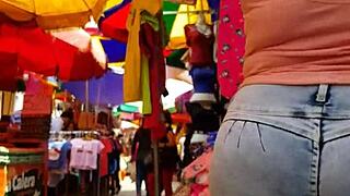 oh man, i got this huge culazo in jeans that feels so tight...