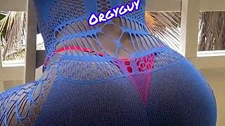 pussy flash at beach resort by outdoor housewife