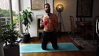 BLONDE Amateur MILF's HIP MOVEMENTS IMPROVE MISSIONARY FUCKING in BED Quickie