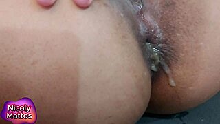 I got so turned on when Nicoly Mattos let that safado fuck her hairy ass raw without condom. He filled her with creampie and she pushed the cum out farting.