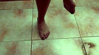 sexy feet dancers... umm i mean those hot performers dancin with their toes yeah