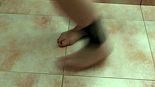 sexy feet dancers... umm i mean those hot performers dancin with their toes yeah