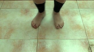 sexy feet dancers... umm i mean those hot performers dancin with their toes yeah