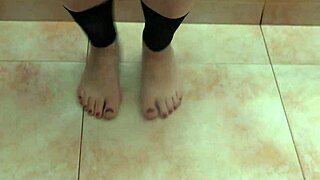 sexy feet dancers... umm i mean those hot performers dancin with their toes yeah