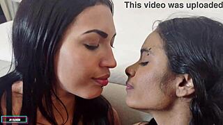 Abri a porta do quarto e vi miha irm� chupado sua amiga? Brunette latina ass in interracial 1 on 1 beautiful action.