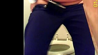 Espiadas En El Wc 2 Capturing Toilet Moments In Detail