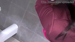 Peladas Exposed at Gas Station as Frentista Pounds Putinha in Public Quickie