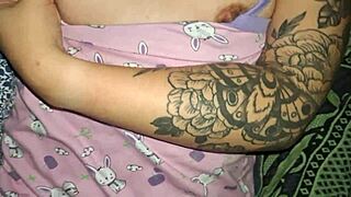 la mujer de mi t�o me mando esto mientras yo estaba en el cuarto de al lado