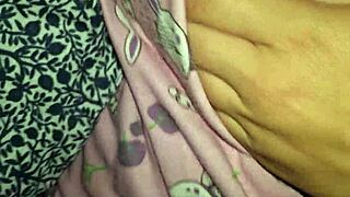 la mujer de mi t�o me mando esto mientras yo estaba en el cuarto de al lado