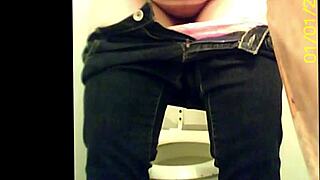 Espiadas En El Wc 2 Capturing Toilet Moments In Detail