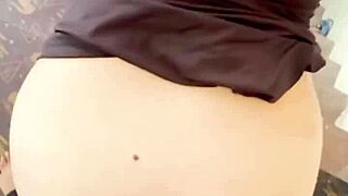 Wanita dewasa bersuami suka ngentot sampai creampie dengan teman kerjanya!