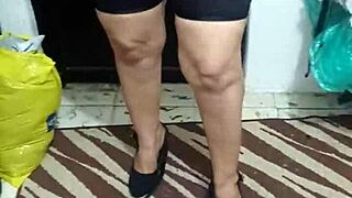 Señora Nalgona Shows Off Mature Ass In Shiny Spandex