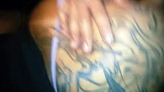 Fodendo com força a bucetinha da gostosa