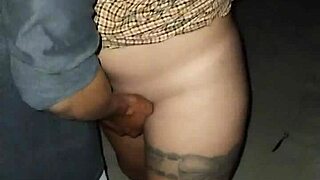 Manoseada y exhibida en playa publica with fingering and pussy play!