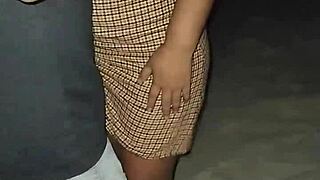 Manoseada y exhibida en playa publica with fingering and pussy play!