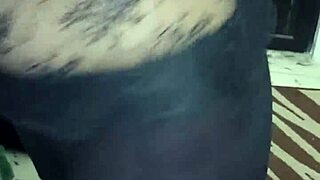 Señora Nalgona Shows Off Mature Ass In Shiny Spandex