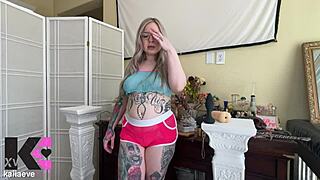 come on, gooner, handhump that plug and pump hard for your horny tattooed goddess now