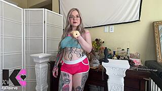 come on, gooner, handhump that plug and pump hard for your horny tattooed goddess now