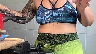 Casada Grava Videos Cozinhando Na Internet Mas Na Verdade Ela So Quer Mostrar a Buceta