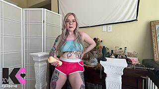 come on, gooner, handhump that plug and pump hard for your horny tattooed goddess now