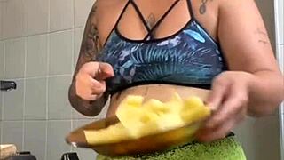 Casada Grava Videos Cozinhando Na Internet Mas Na Verdade Ela So Quer Mostrar a Buceta