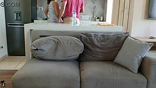 Novio Presenta Padrastro Follamos Mientras Cocinaba Me Lo Folle Con Mamada Profunda Y Corrida Facial