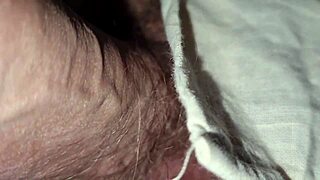 papà sexy con grosso cazzo scopa il letto e poi sborra tanto allo specchio. papà sexy italiano - papà sexy e tremendamente porco