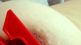 gretala si pizzica il capezzolo with her big natural tits