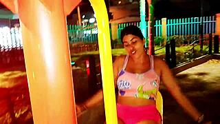 você acha que eu aguento foder uma estranha com peitos grandes e bunda enorme que encontrei no parque público?