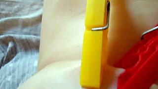 gretala si pizzica il capezzolo with her big natural tits