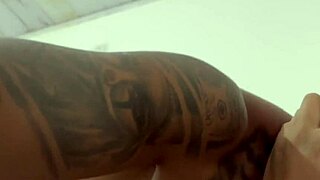 Gostosa Cheats On Husband For Blowbang At Vila Mimosa!