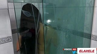 onde minhas putarias começaram com o encanador meu marido viajou e dei a buceta pro encanador arrumando chuveiro paguei com trepada corno sem dinheiro