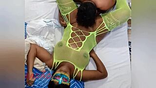 Puta gozando no oral com cum in mouth.