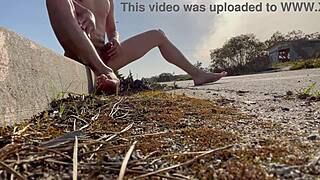 quick cum after being seen by 2 people outdoors
