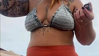 estou na praia inchada e molhadinha pronta pra levar rola na minha big pussy?