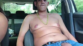 Brincando Com Pau Gigante No Carro Em Via Publica