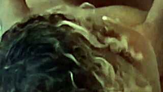 2 dólares ou um presente misterioso, escolhi o presente, adivinha, foi só no cuzinho e no aro com direito a duas gozadas de uma vez