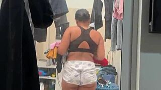 vecina puedes lavar mi ropa por favor te pagare with big ass latina dancing in jeans!